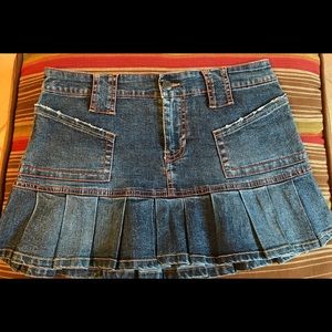 Cute denim mini skirt. Size 7 juniors.